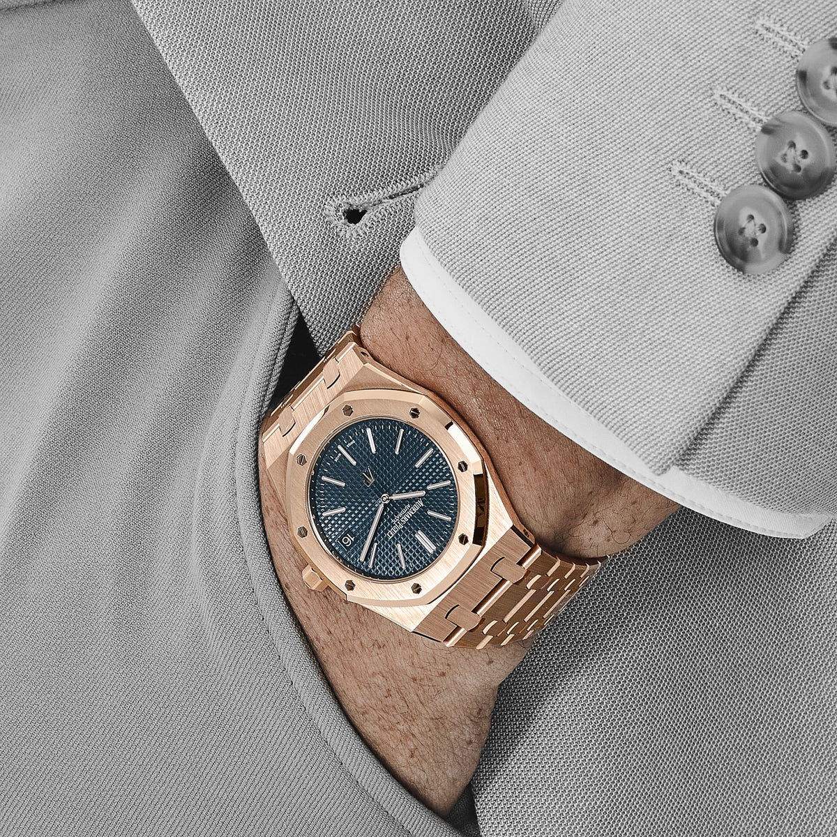 Audemars Piguet Royal Oak 15202OR.OO.1240OR.01 'Jumbo' Extra-Thin Rose Gold Blue Dial (2019)