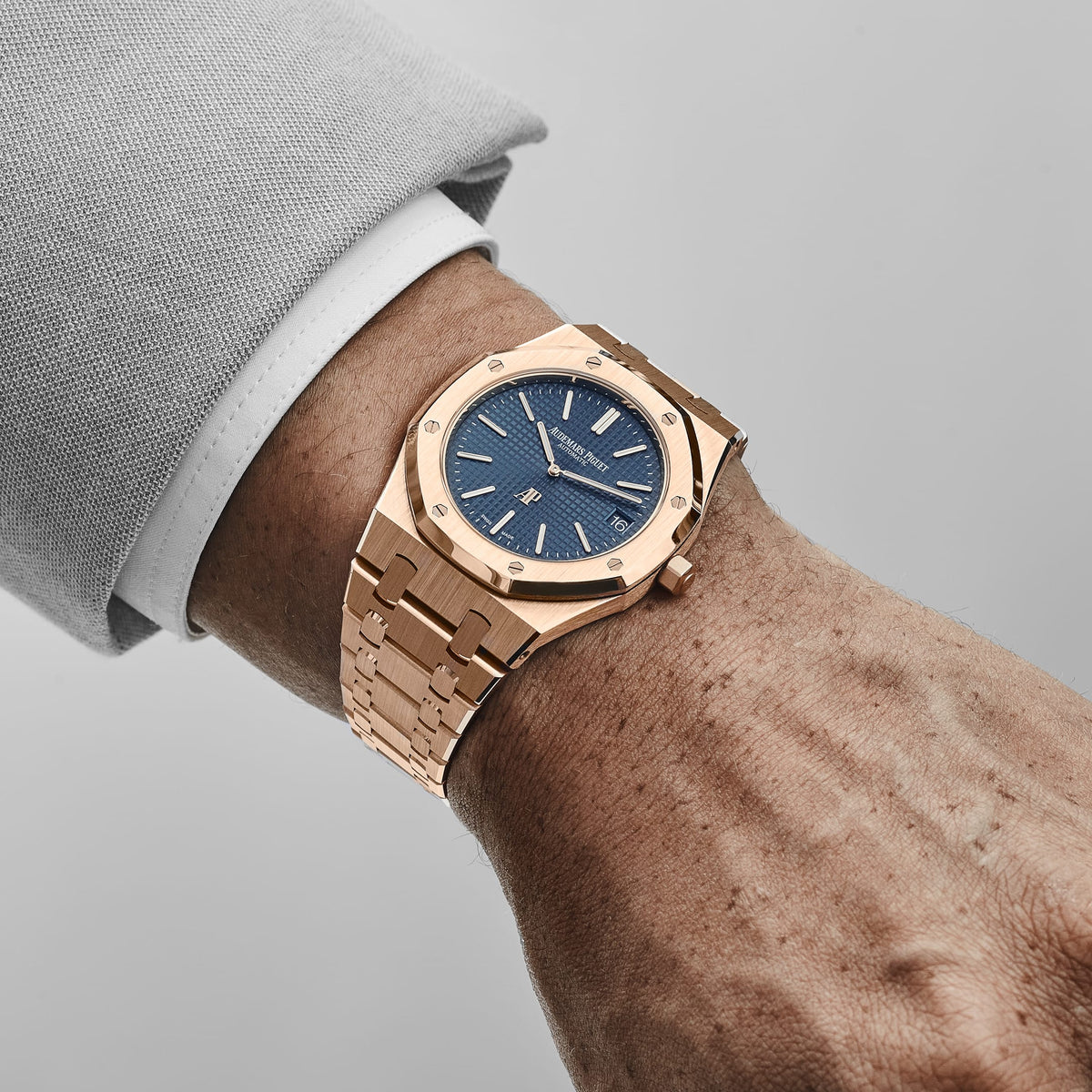 Audemars Piguet Royal Oak 15202OR.OO.1240OR.01 'Jumbo' Extra-Thin Rose Gold Blue Dial (2019)