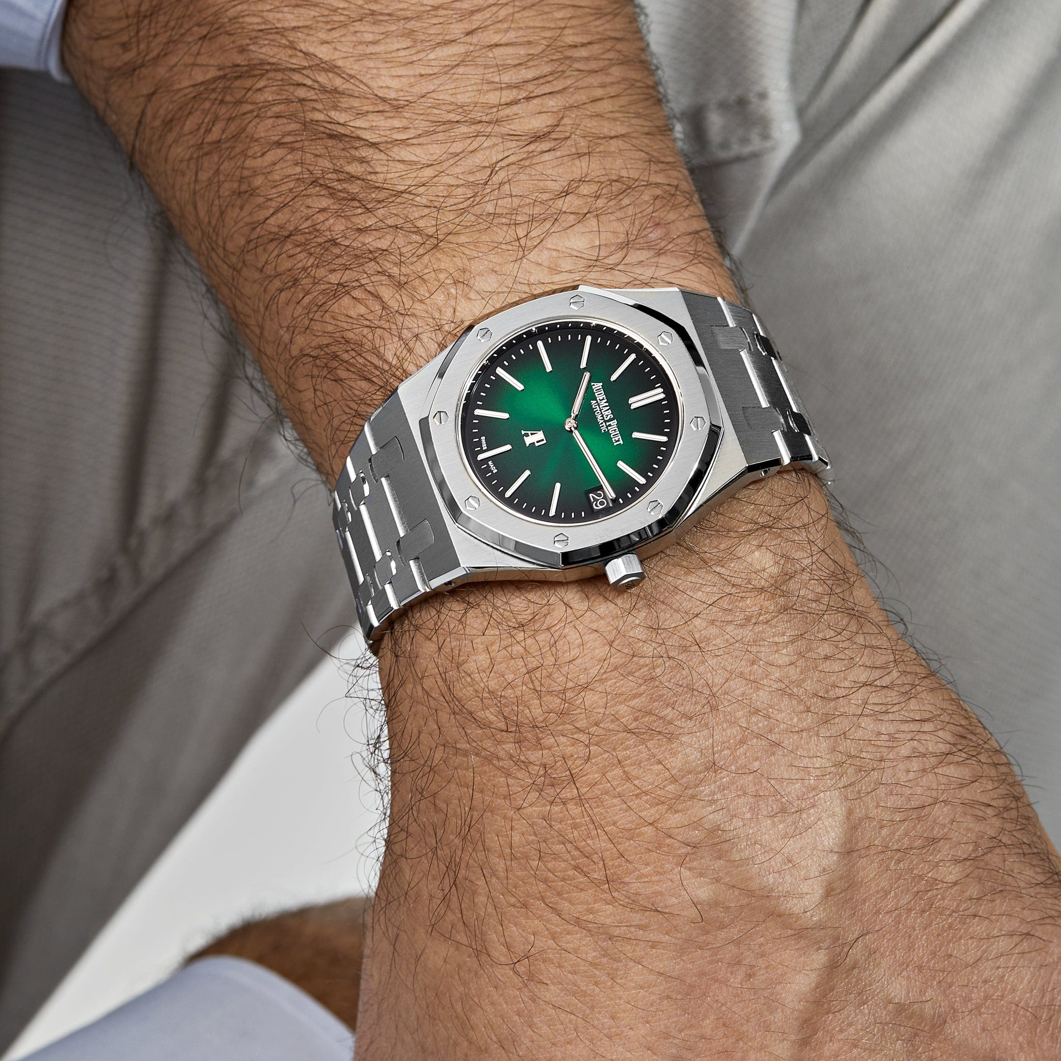 Audemars Piguet Royal Oak 15202PT.OO.1240PT.01 'Jumbo' Extra-Thin Platinum Green Dial