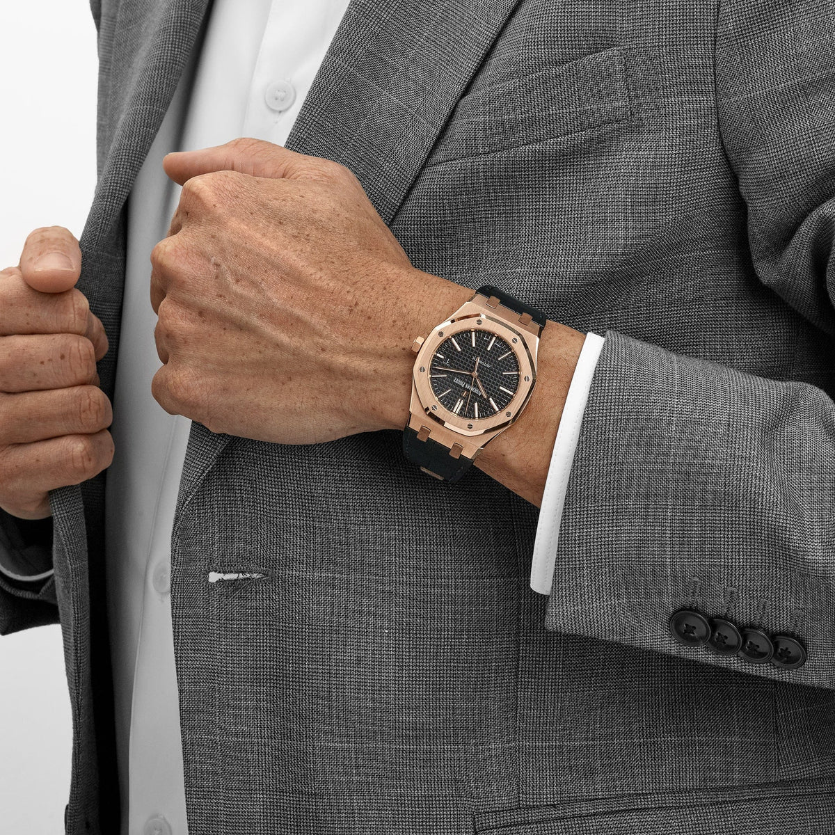 Audemars Piguet Royal Oak 15400OR.OO.D002CR.01 Rose Gold Black Dial