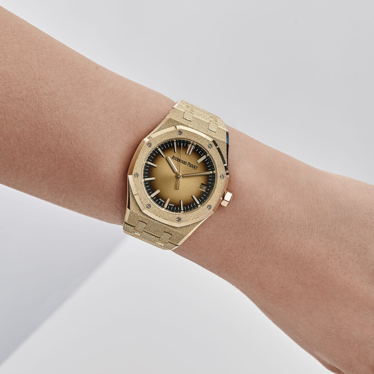 Audemars Piguet Royal Oak 15550BA.GG.1356BA.01 Frosted Yellow Gold Smoked Yellow Dial (2024)