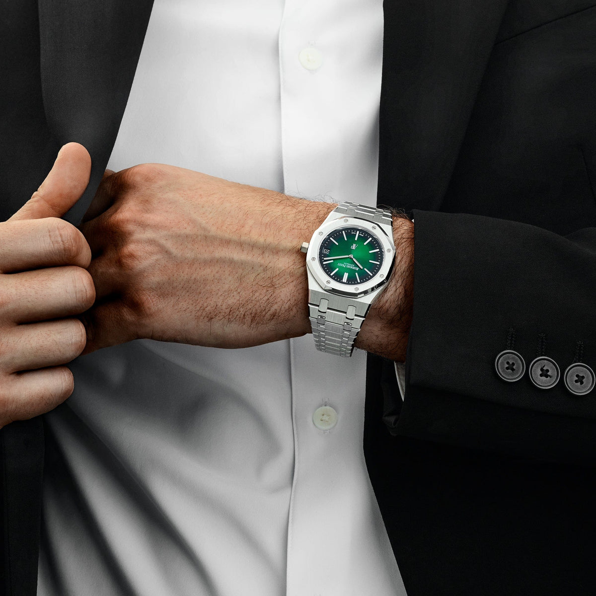 Audemars Piguet Royal Oak 16202PT.OO.1240PT.01 'Jumbo' Extra-Thin Green Dial