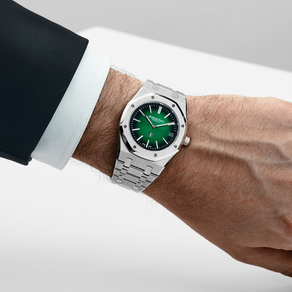Audemars Piguet Royal Oak 16202PT.OO.1240PT.01 'Jumbo' Extra-Thin Green Dial