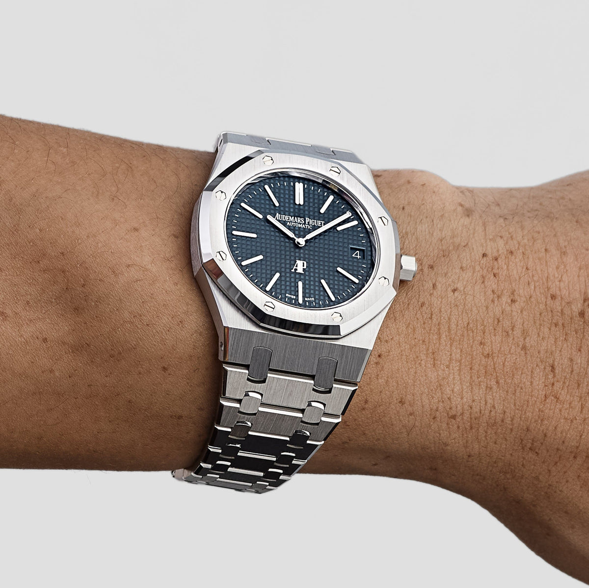 Audemars Piguet Royal Oak 16202ST.OO.1240ST.02 'Jumbo' Extra-Thin Stainless Steel Blue Dial (2025)