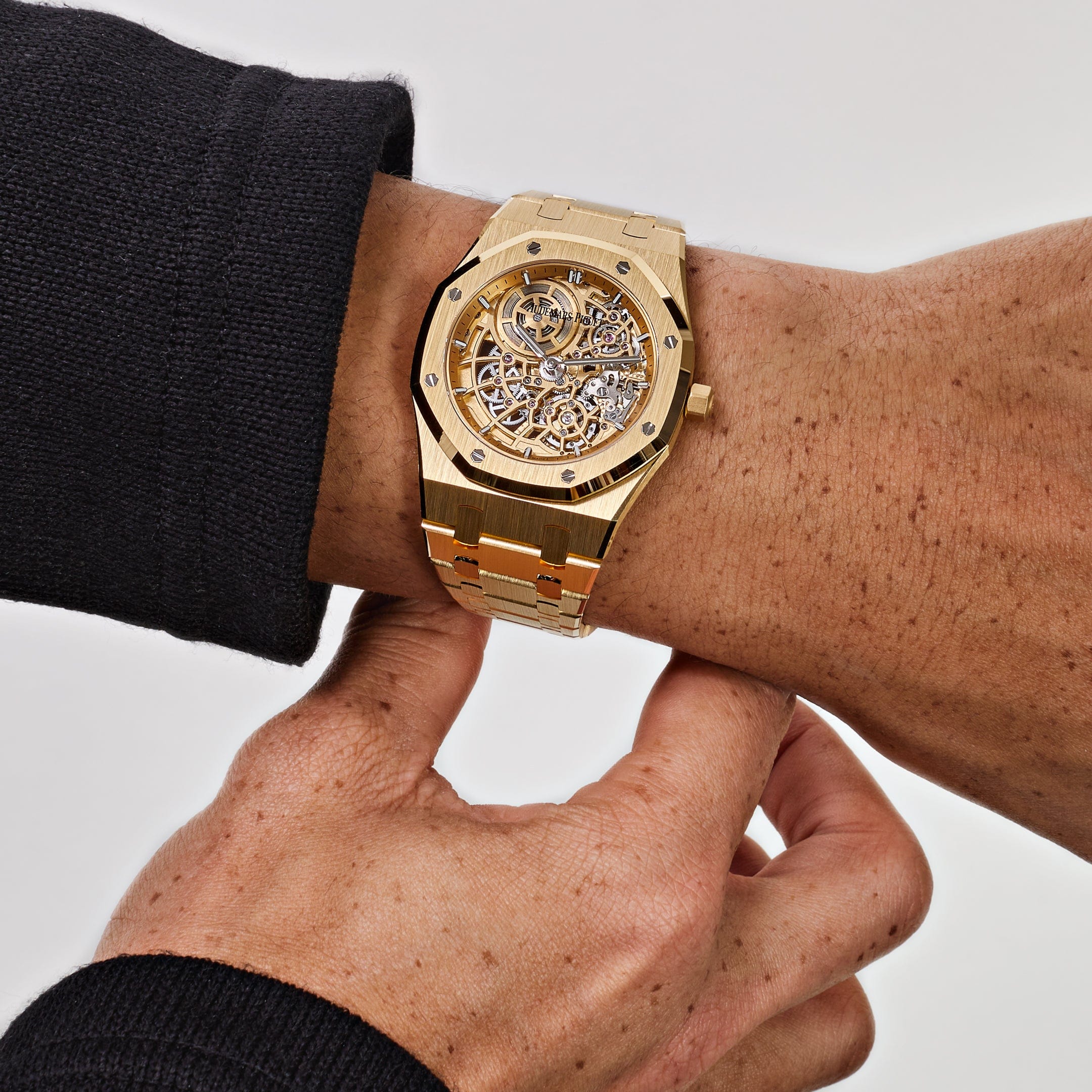 Audemars Piguet Royal Oak 16204BA.OO.1240BA.01 Jumbo Extra-Thin Yellow Gold Openworked (2024)