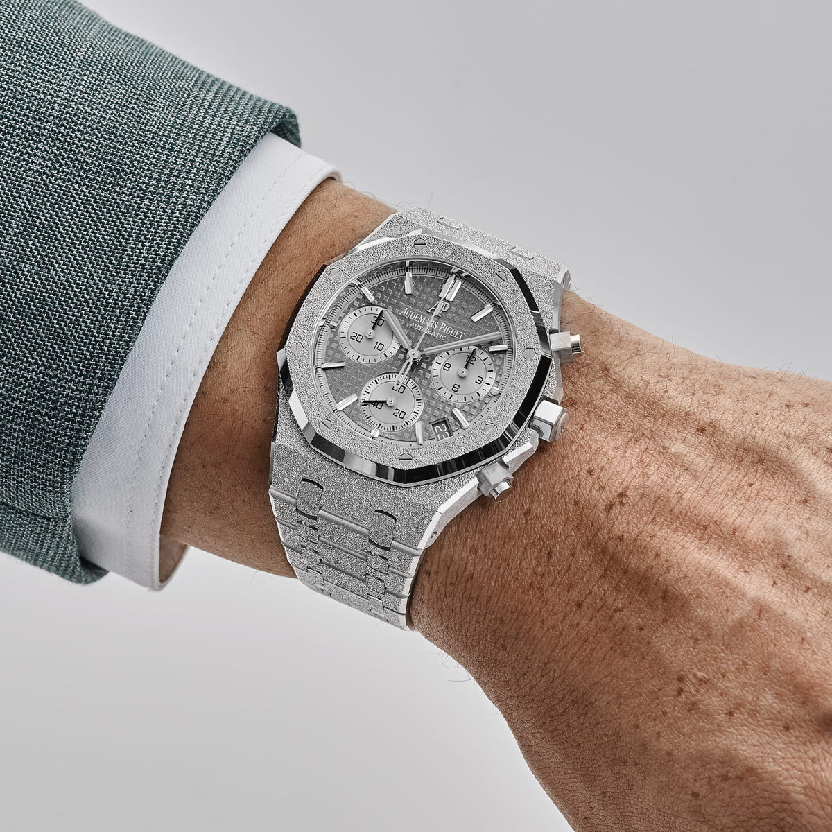 Audemars Piguet Royal Oak 26239BC.GG.1224BC.01 Chronograph Frosted White Gold Limited Edition of 200 (2021)