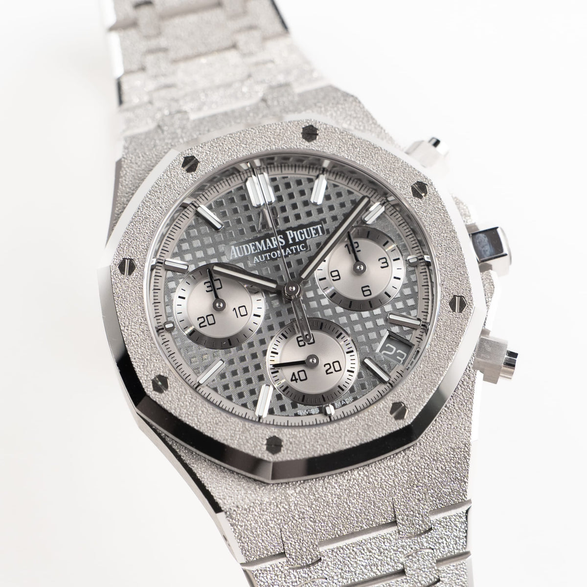 Audemars Piguet Royal Oak 26239BC.GG.1224BC.01 Chronograph Frosted White Gold Limited Edition of 200 (2021)
