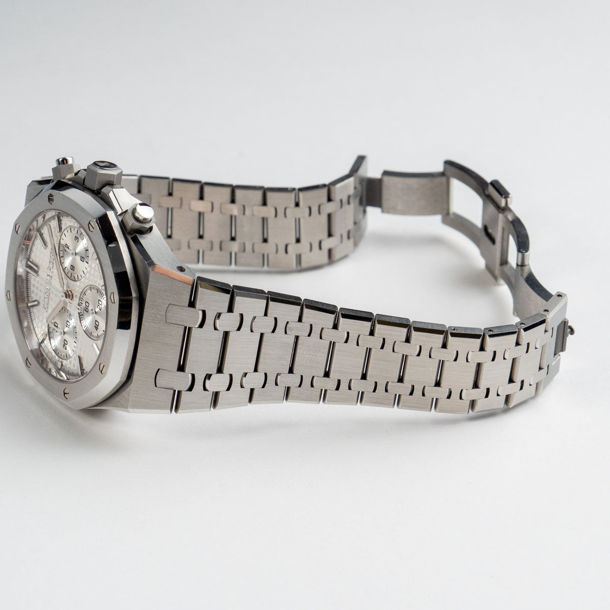 Audemars Piguet Royal Oak 26240ST.OO.1320ST.07 Chronograph Stainless Steel Silver-Toned Dial (2024)