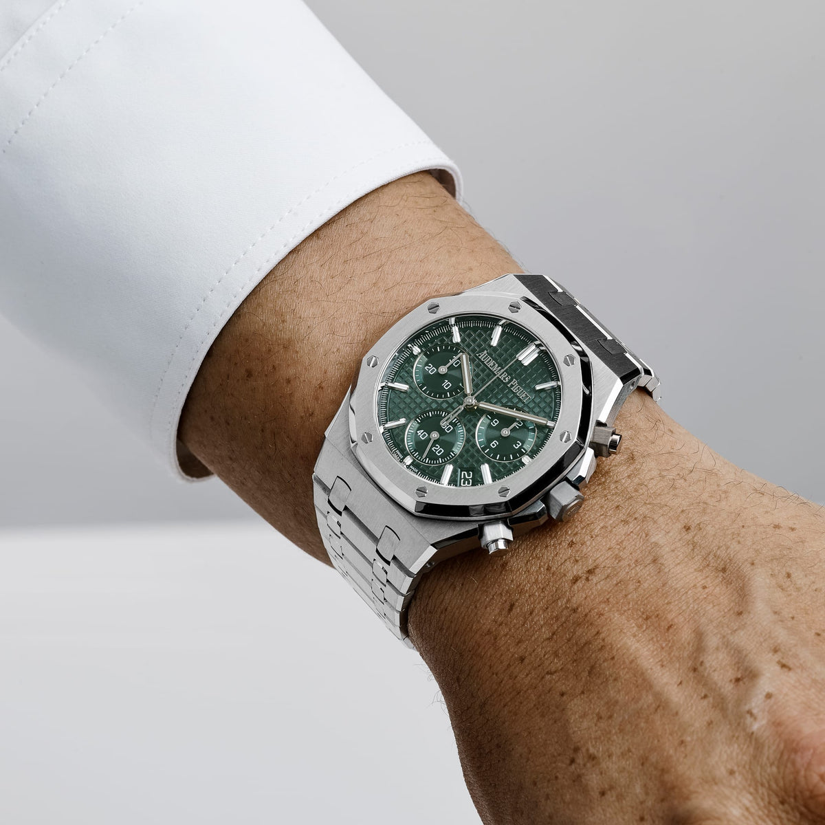 Audemars Piguet Royal Oak 26240ST.OO.1320ST.08 Chronograph Stainless Steel Green Dial