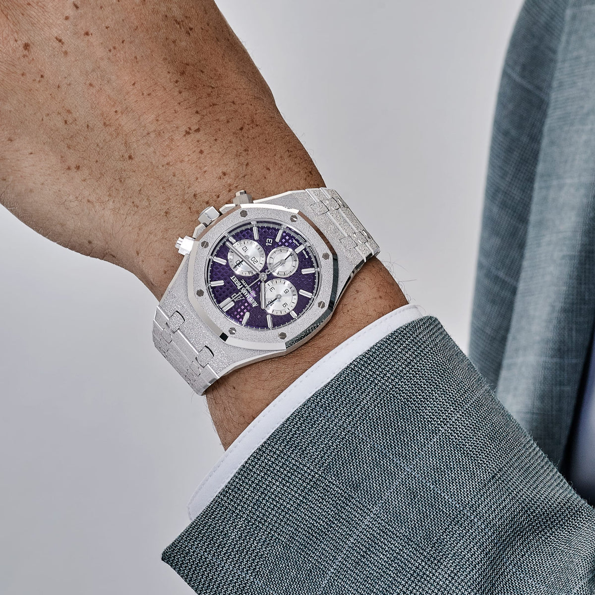 Audemars Piguet Royal Oak 26331BC.GG.1224BC.01 Chronograph Frosted White Gold Purple Dial (2019)