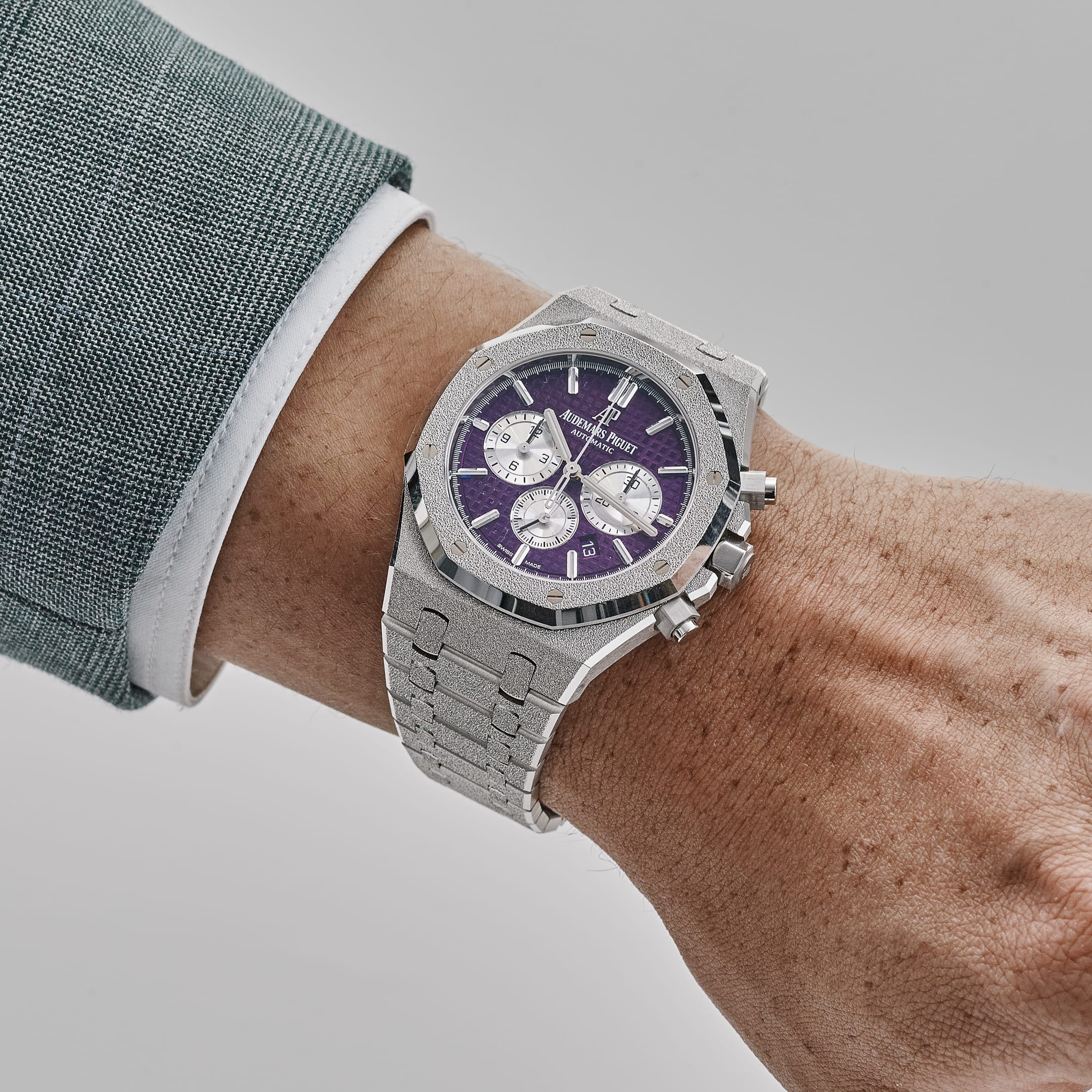 Audemars Piguet Royal Oak 26331BC.GG.1224BC.01 Chronograph Frosted White Gold Purple Dial (2019)
