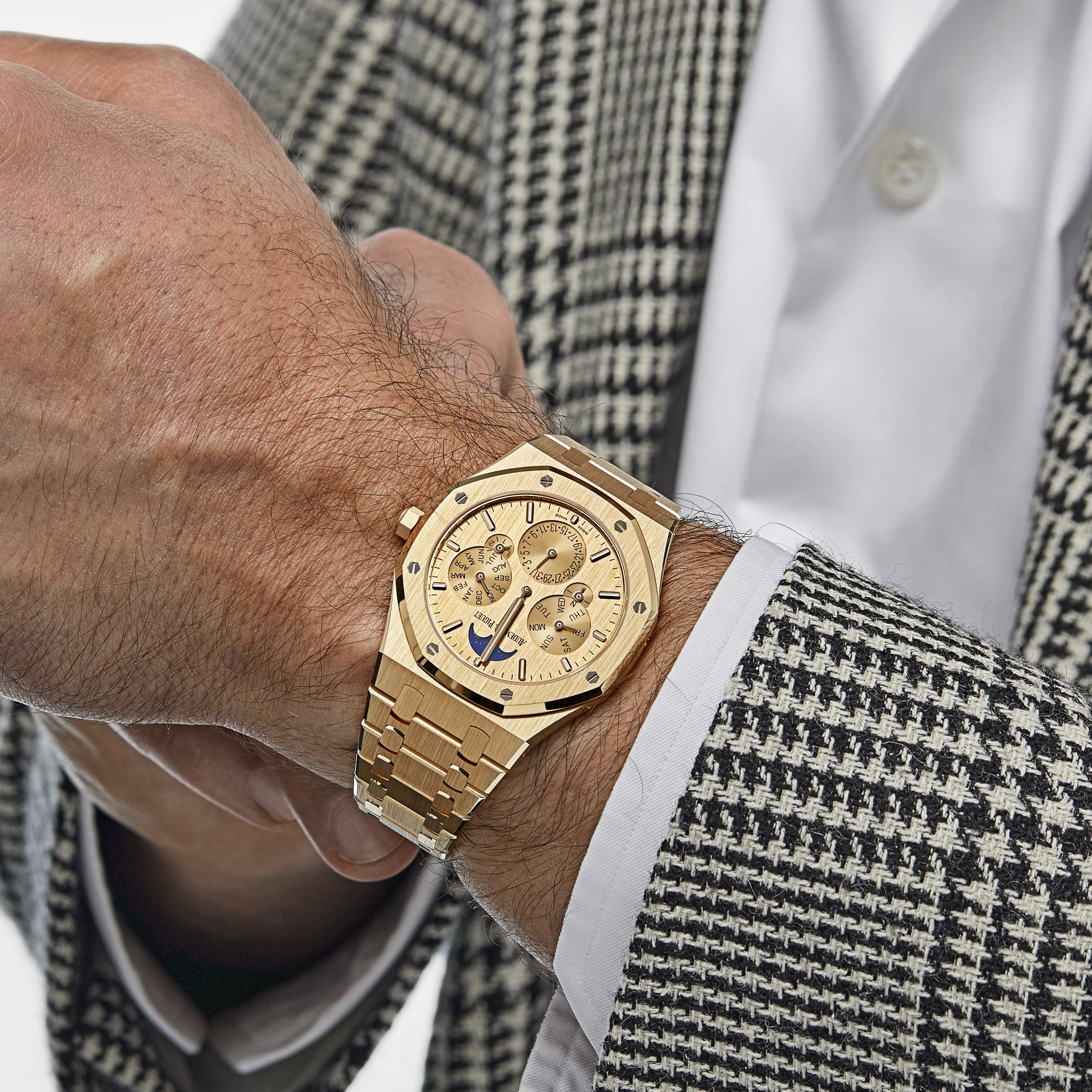 Audemars Piguet Royal Oak 26586BA.OO.1240BA.99 Perpetual Calendar RD2 Ultra-Thin 'Greater China Edition' Yellow Gold Champagne Dial Limited Edition of 88 (2024)