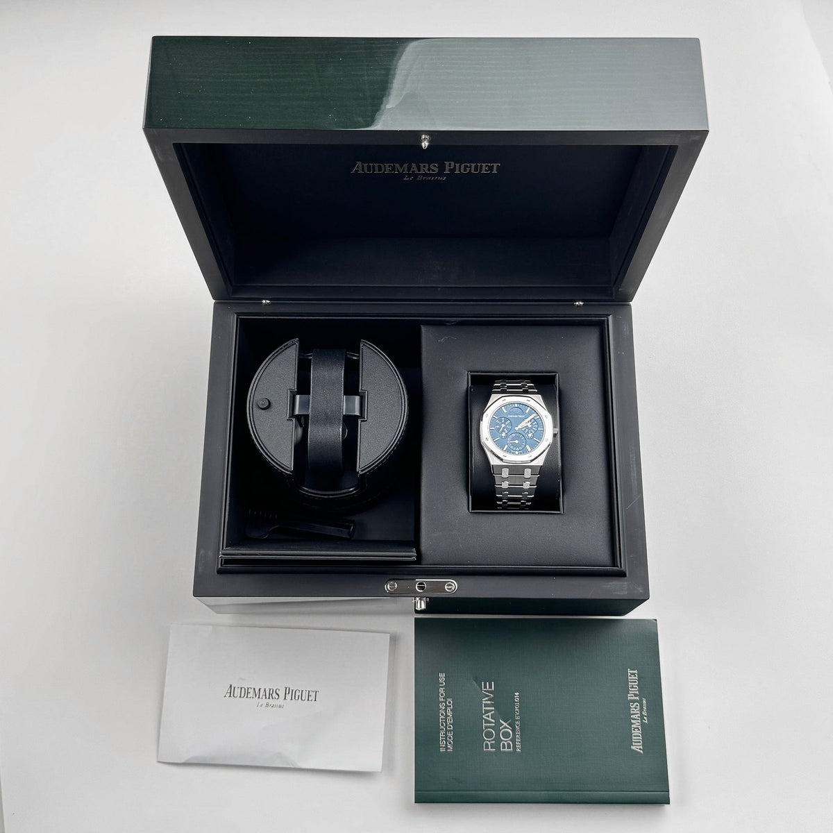 Audemars Piguet Royal Oak 26586IP.OO.1240IP.01 Perpetual Calendar RD2 Ultra-Thin Platinum Titanium Blue Dial (2022)