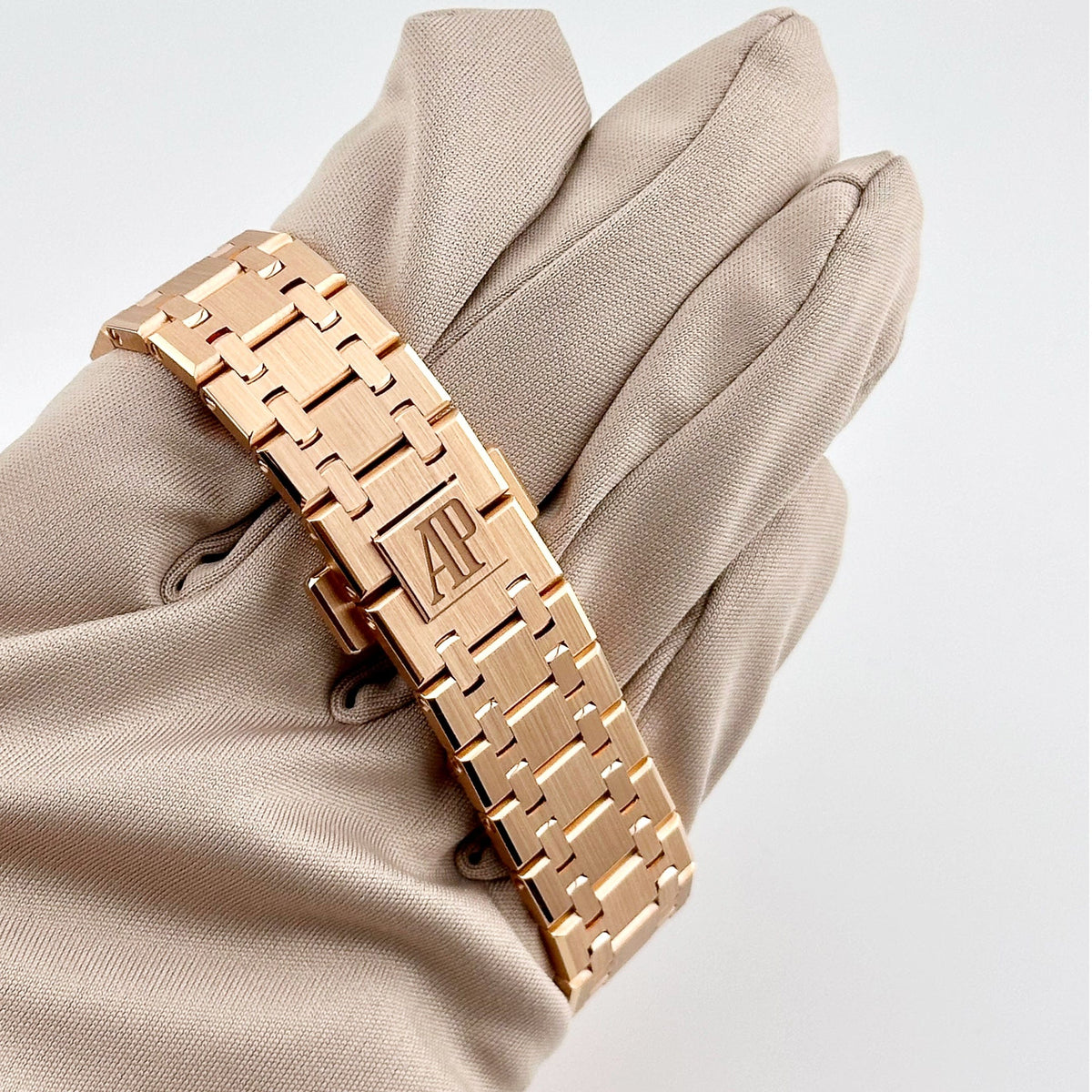 Audemars Piguet Royal Oak 26715OR.ZZ.1356OR.01 Chronograph Rose Gold Silver Dial Diamond Bezel