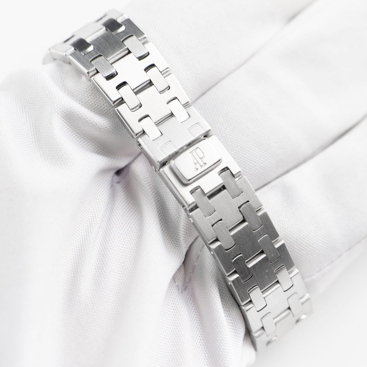 Audemars Piguet Royal Oak 66319BC.ZZ.0722BC.06 Vintage 'Ladies' White Gold Black Diamond Dial Diamond Bezel Quartz