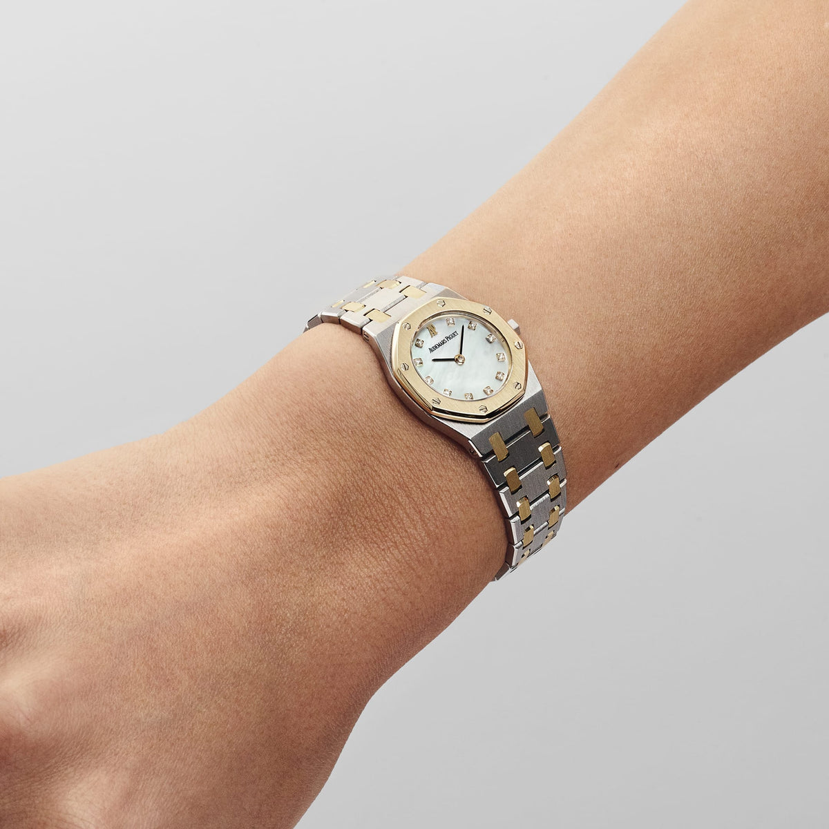Audemars Piguet Royal Oak 66347SA Vintage 'Ladies' Stainless Steel Yellow Gold Mother of Pearl Diamond Dial Quartz (1997)
