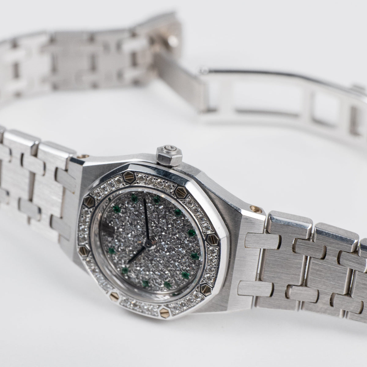 Audemars Piguet Royal Oak 67076BC.Z.1100BC.01 'Ladies' White Gold Diamond Emerald Dial Diamond Bezel Quartz
