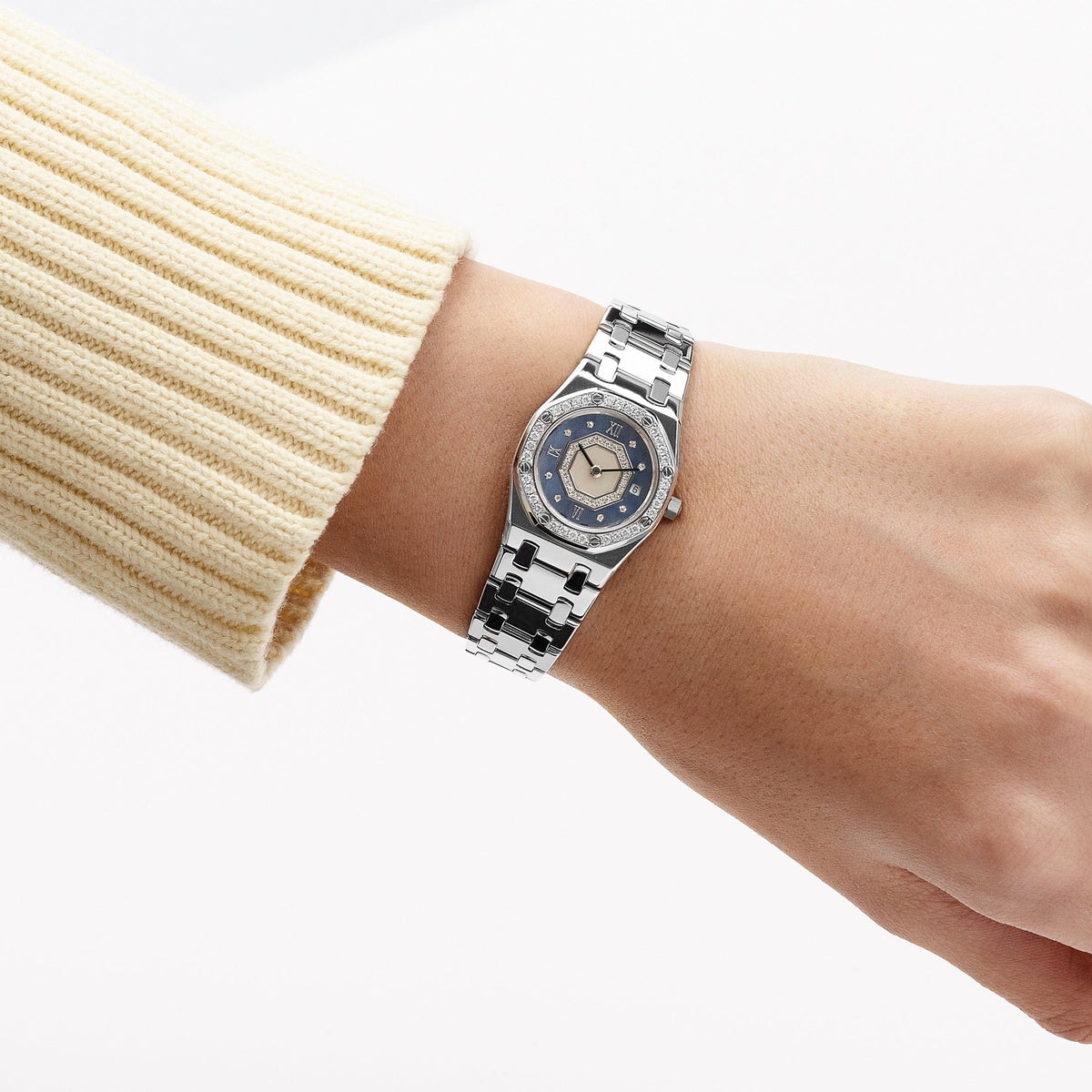 Audemars Piguet Royal Oak 67371BC/093 'Ladies' White Gold Blue Mother of Pearl Diamond Dial Diamond Bezel Quartz (2002)