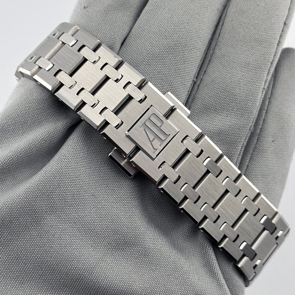 Audemars Piguet Royal Oak 77350ST.OO.1261ST.01 Stainless Steel Silver-Toned Dial