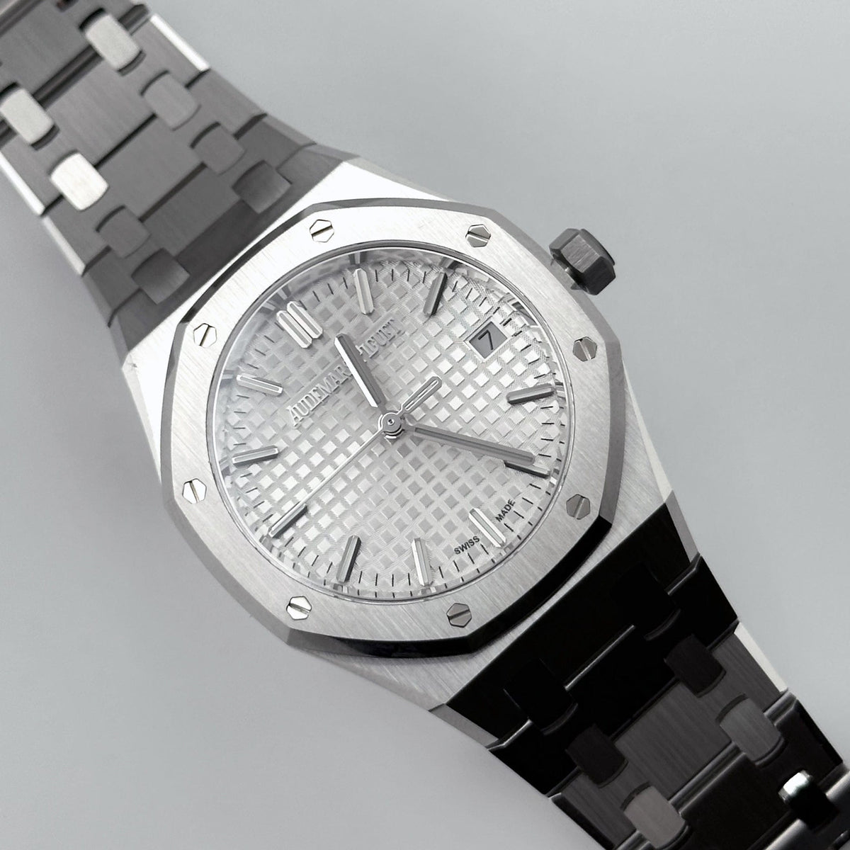 Audemars Piguet Royal Oak 77350ST.OO.1261ST.01 Stainless Steel Silver-Toned Dial
