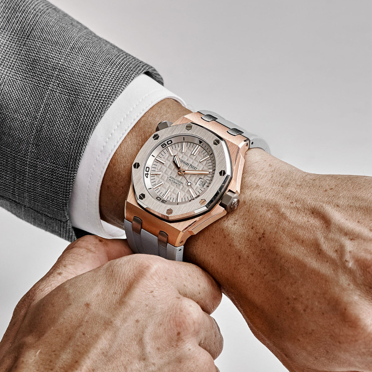 Audemars Piguet Royal Oak Offshore 15711OI.OO.A006CA.01 Diver Rose Gold Grey Dial 'Japan' Limited Edition of 500 (2019)
