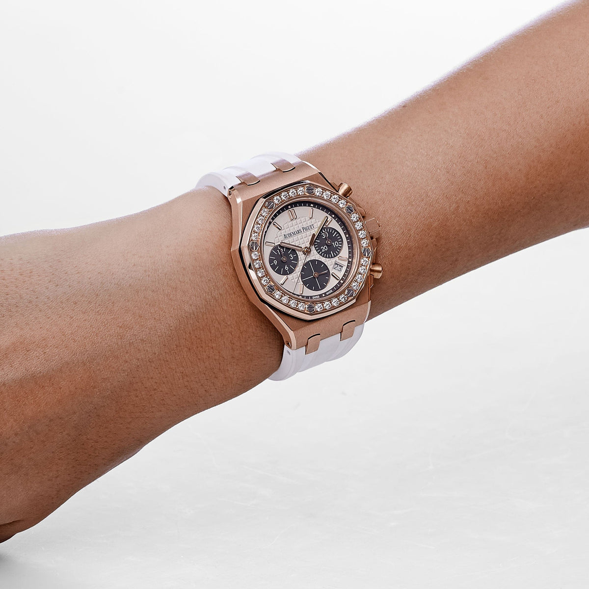 Audemars Piguet Royal Oak Offshore 26231OR.ZZ.D003CA.01 'Ladies' Chronograph Rose Gold Silver Dial Diamond Bezel