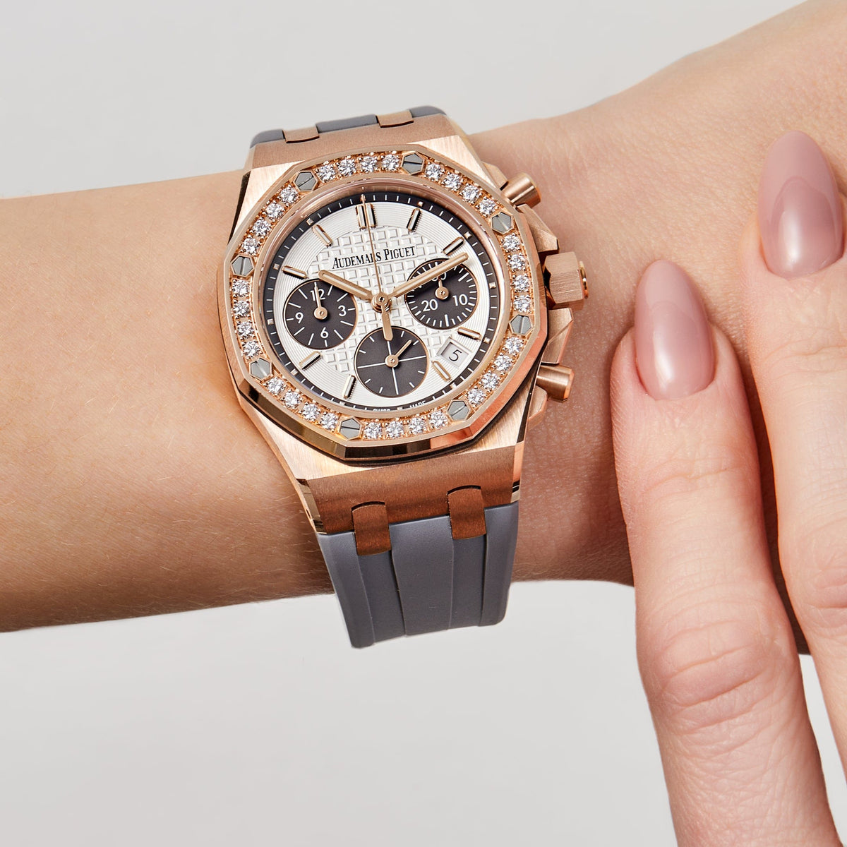 Audemars Piguet Royal Oak Offshore 26231OR.ZZ.D003CA.01 'Ladies' Chronograph Rose Gold Silver Dial Diamond Bezel