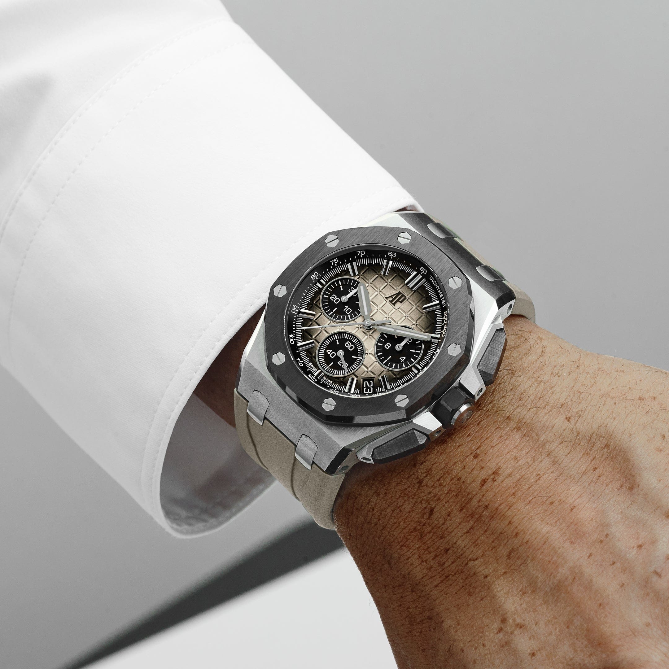 Audemars Piguet Royal Oak Offshore 26420SO.OO.A600CA.01 Chronograph Stainless Steel Smoked Light Brown Dial (2021)