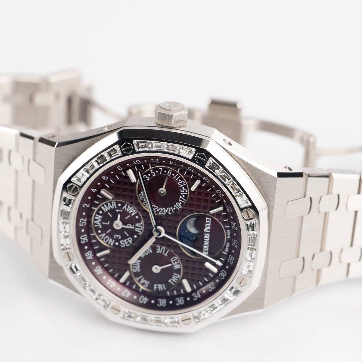 Audemars Piguet Royal Oak Perpetual Calendar 26598BC.ZZ.1220BC.01 'Qatar Edition' White Gold Burgundy Dial Diamond Bezel (2025)