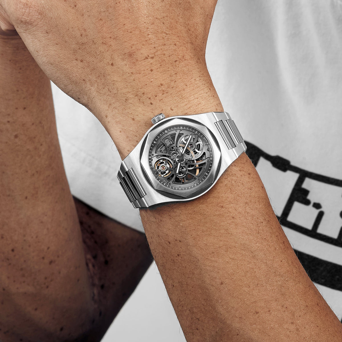Girard Perregaux Laureato Skeleton 81015-11-001-11A Stainless Steel