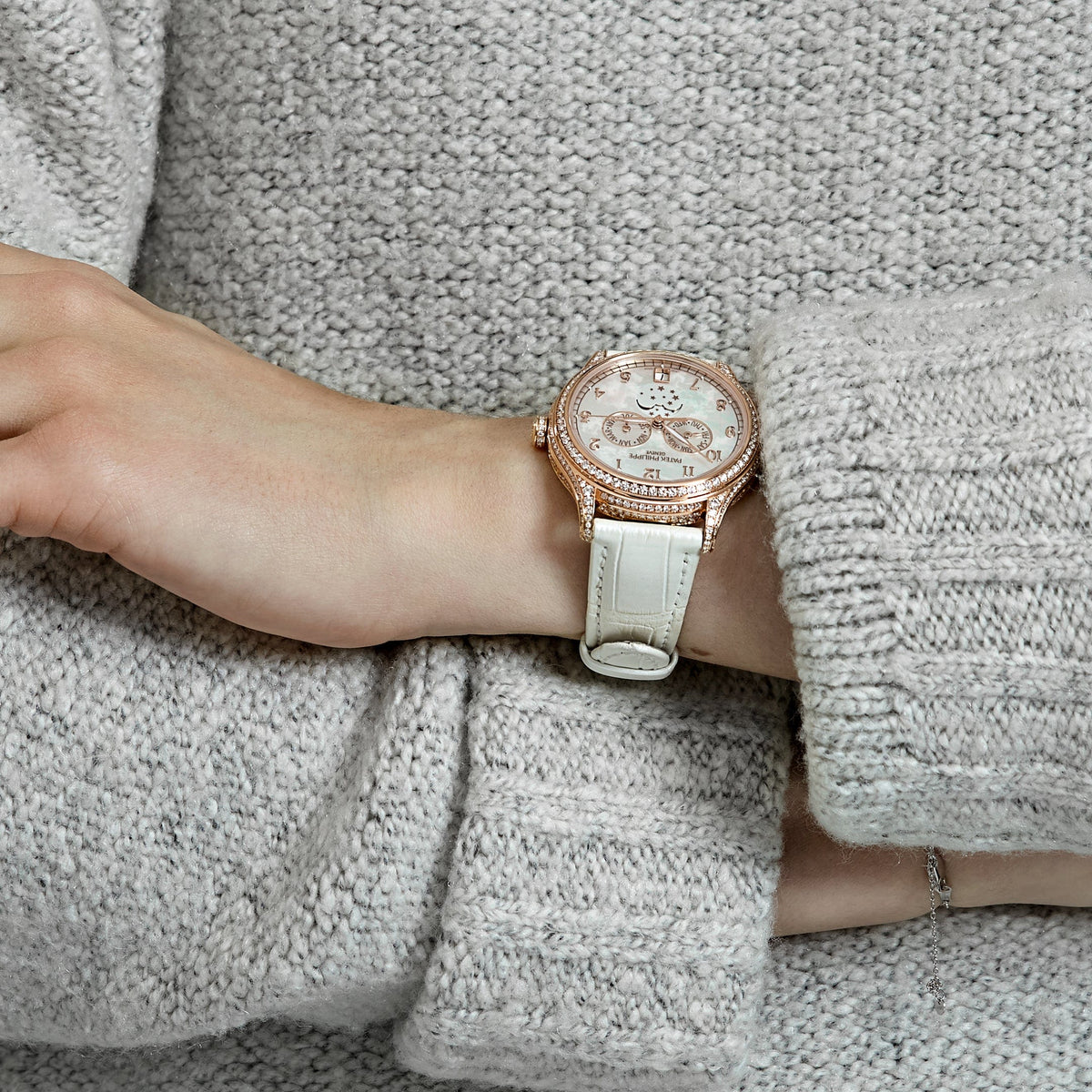 Patek Philippe Complications 4948R-001 'Ladies' Annual Calendar Moon Phases Rose Gold Mother of Pearl Dial Diamond Bezel (2025)