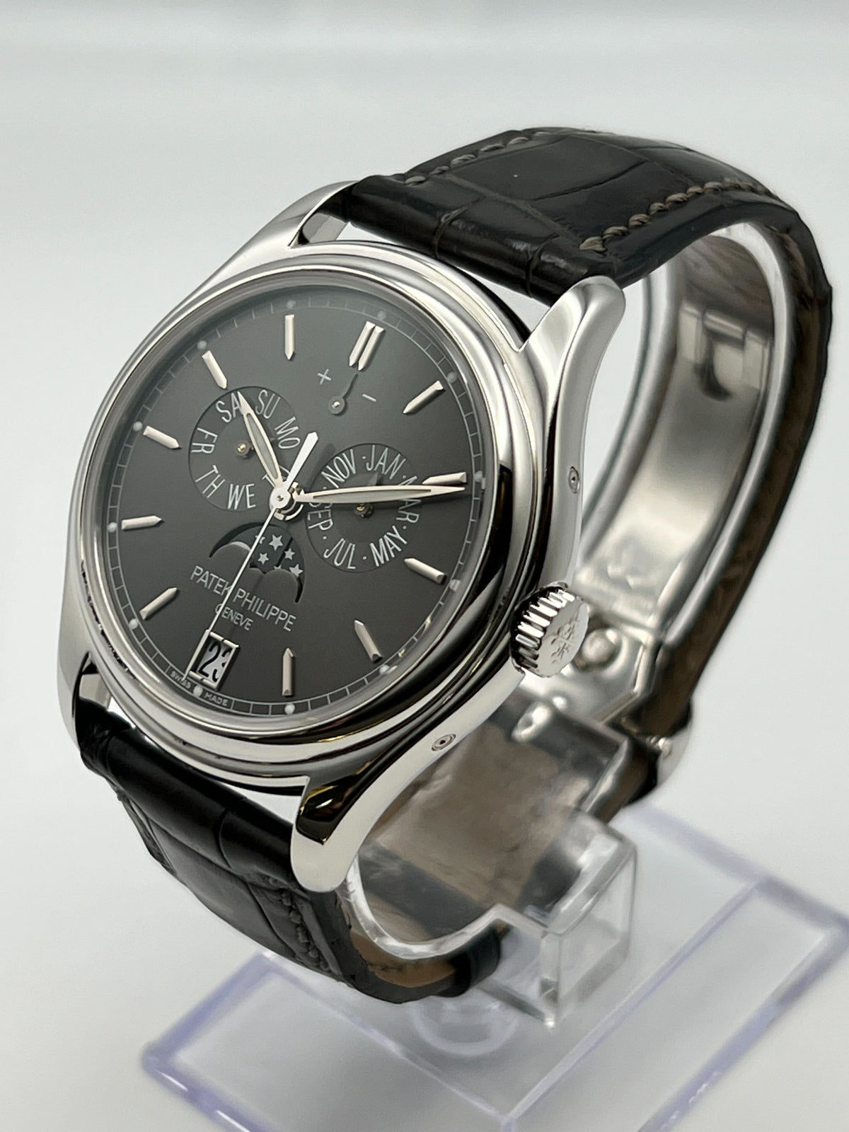 Patek Philippe Complications 5146P-001 Annual Calendar Platinum Grey Dial