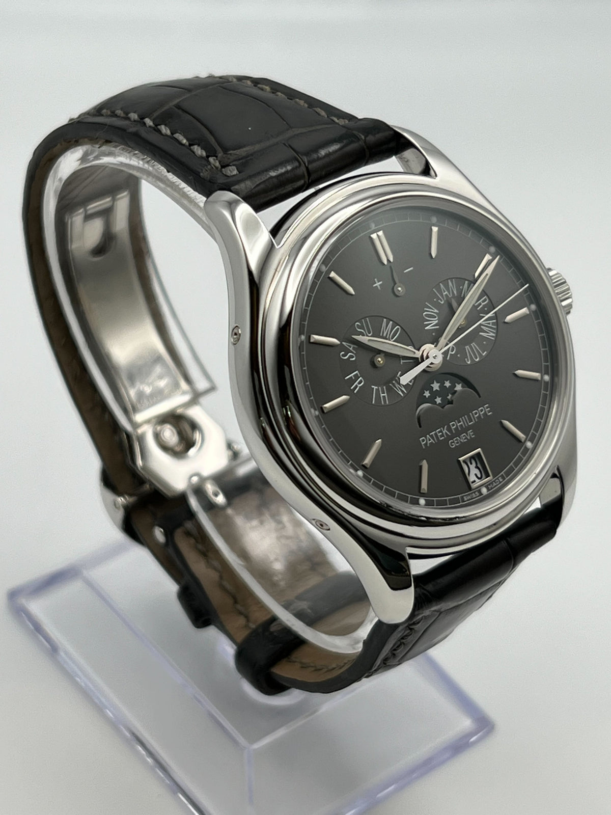 Patek Philippe Complications 5146P-001 Annual Calendar Platinum Grey Dial