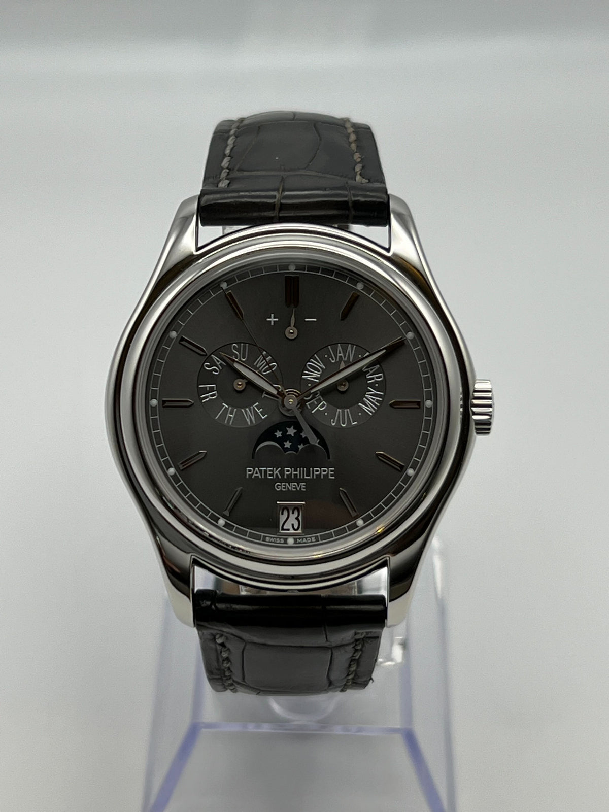 Patek Philippe Complications 5146P-001 Annual Calendar Platinum Grey Dial
