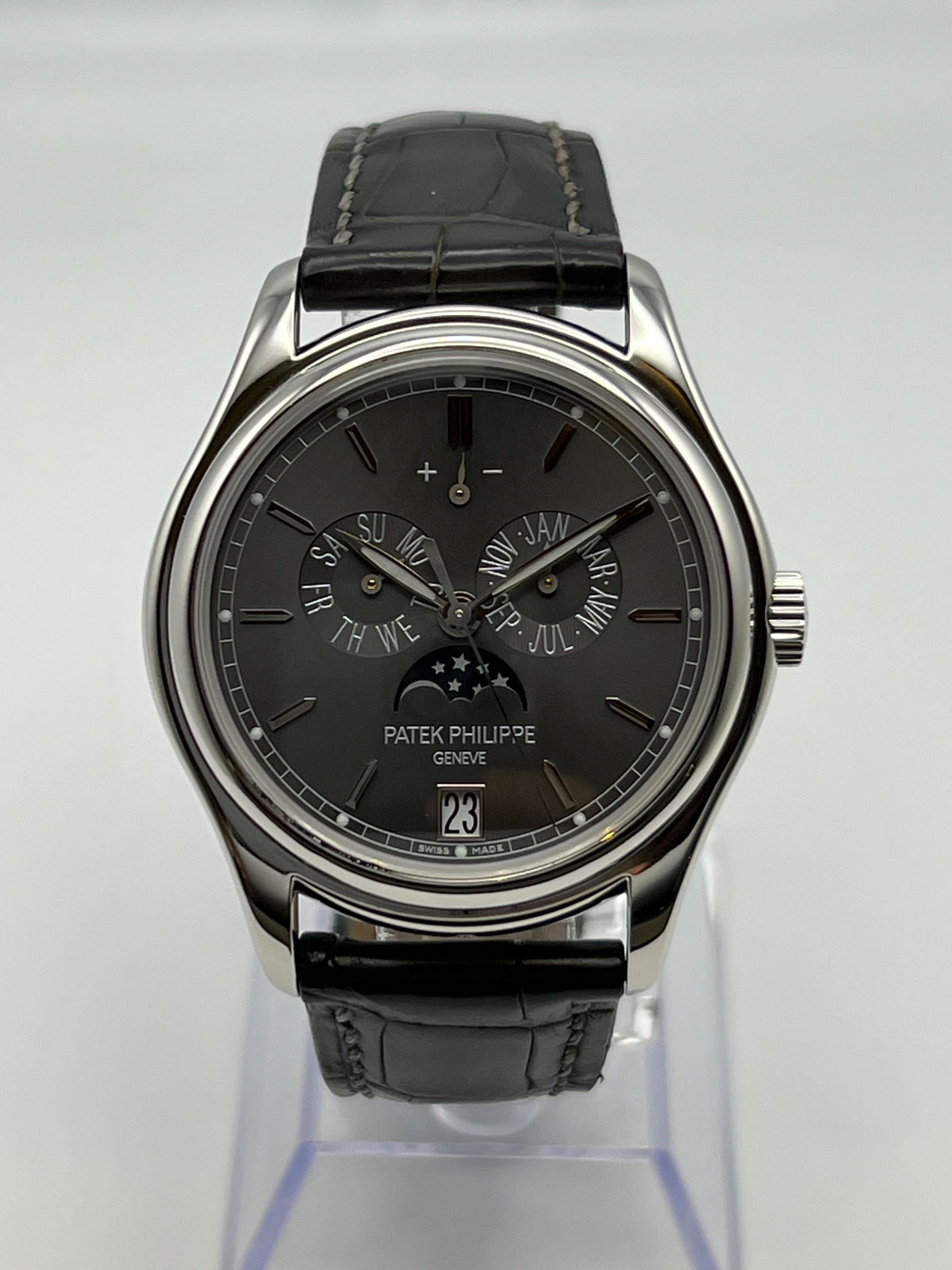 Patek Philippe Complications 5146P-001 Annual Calendar Platinum Grey Dial