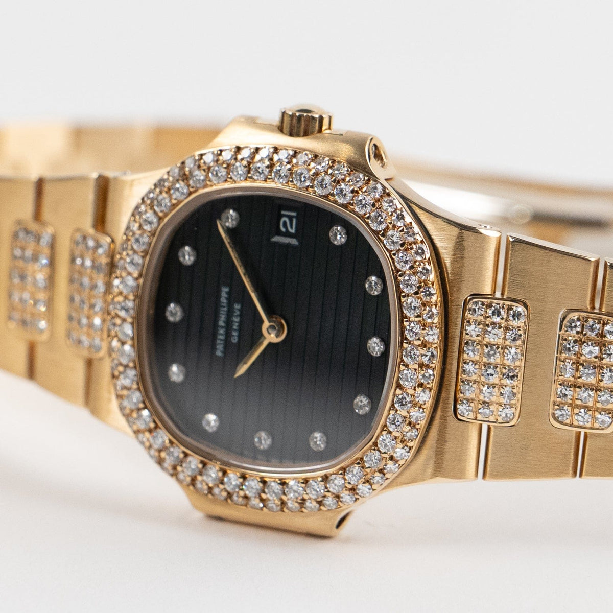 Patek Philippe Nautilus 4700/5 Yellow Gold Blue Diamond Dial