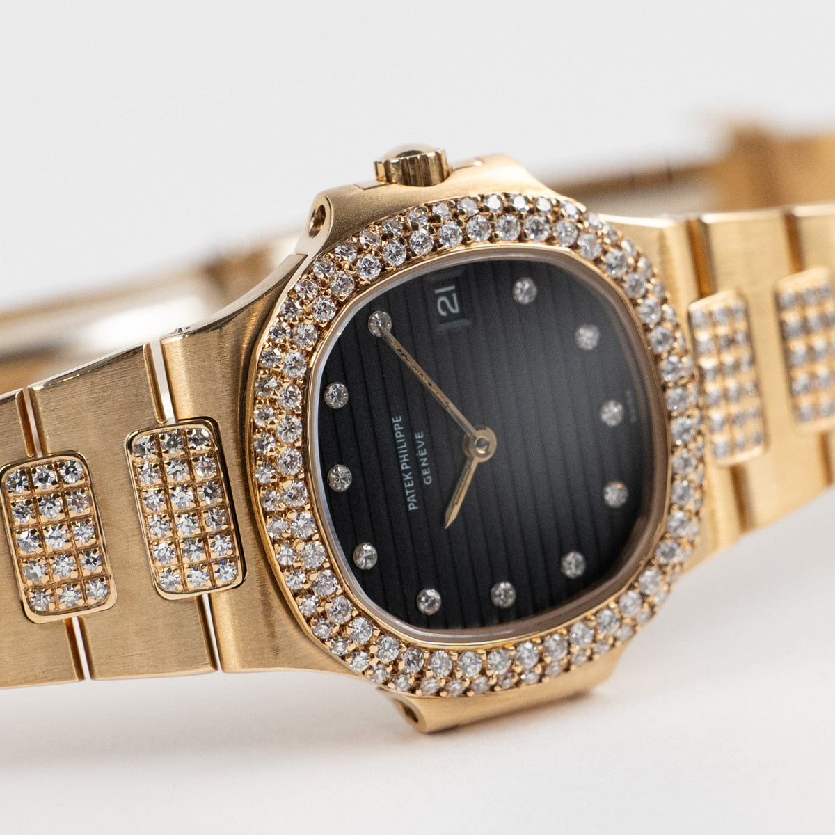 Patek Philippe Nautilus 4700/5 Yellow Gold Blue Diamond Dial