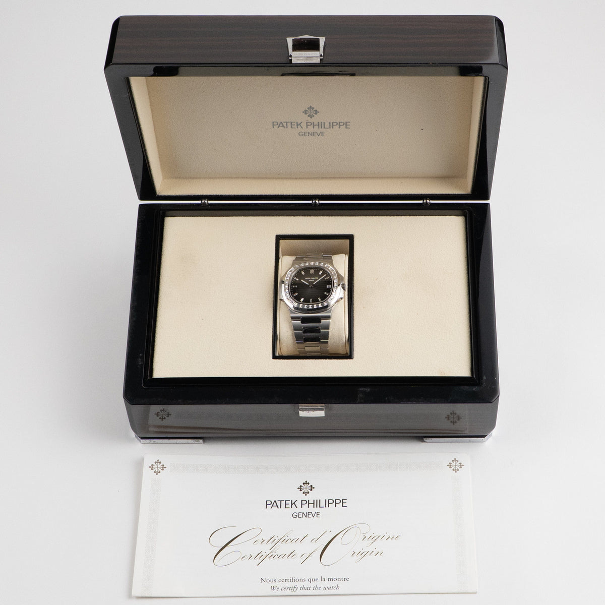 Patek Philippe Nautilus 5711/110P-001 Platinum Grey Diamond Baguette Dial Diamond Baguette Bezel