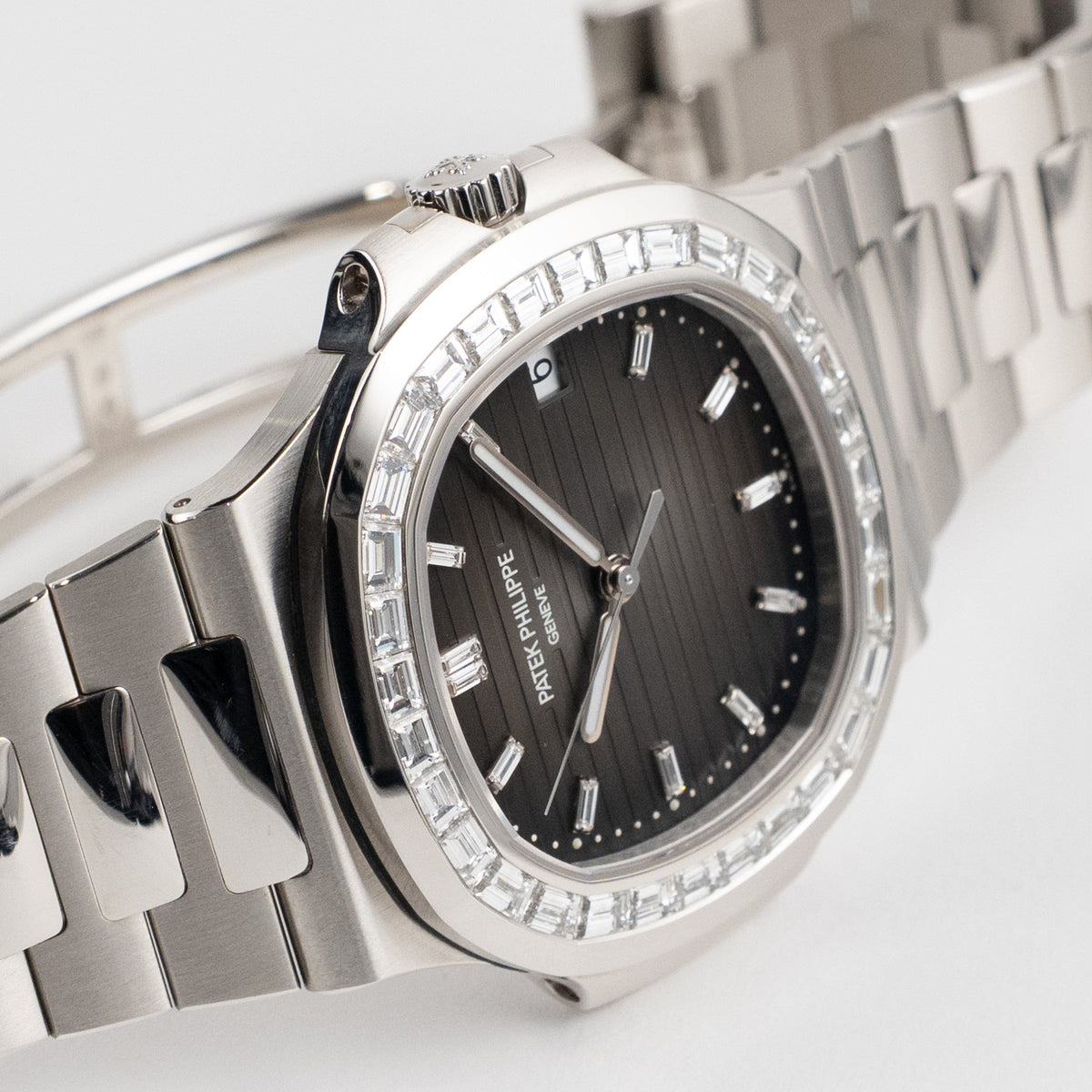 Patek Philippe Nautilus 5711/110P-001 Platinum Grey Diamond Baguette Dial Diamond Baguette Bezel