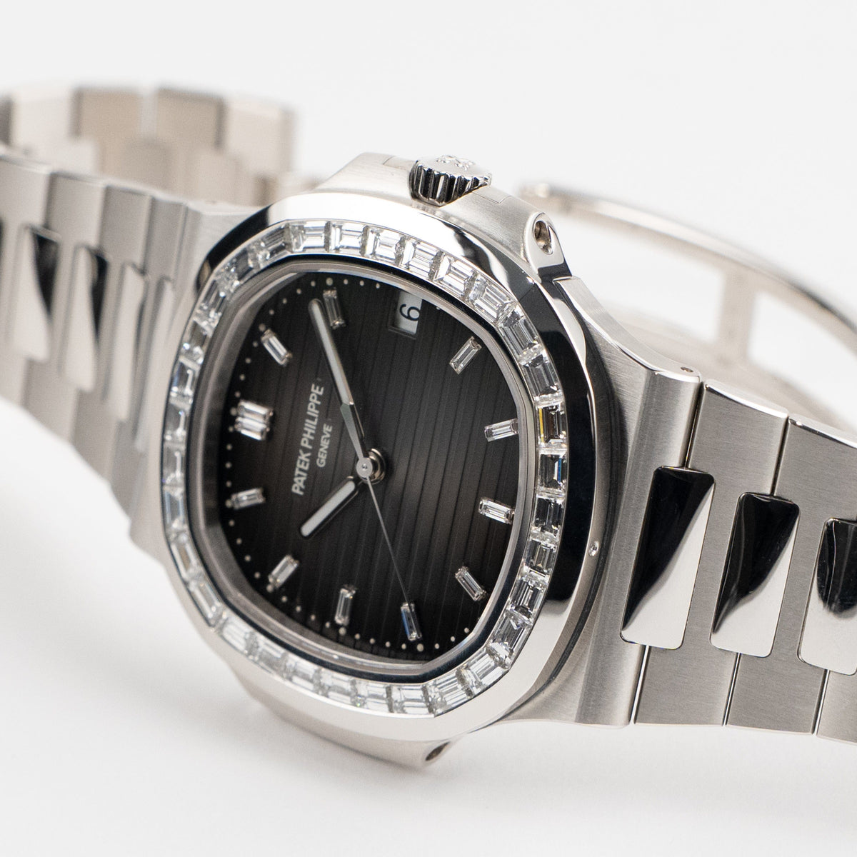 Patek Philippe Nautilus 5711/110P-001 Platinum Grey Diamond Baguette Dial Diamond Baguette Bezel