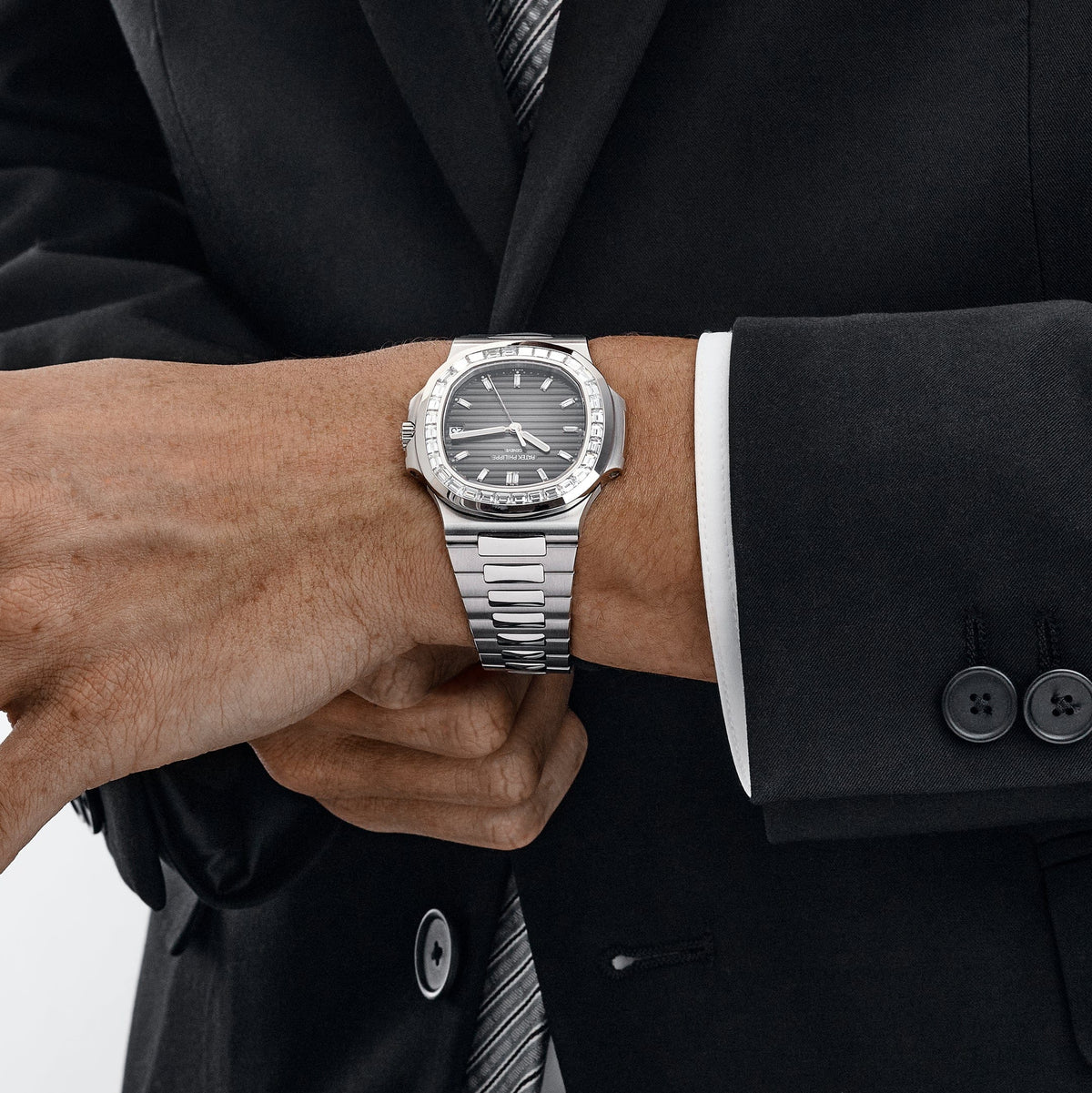 Patek Philippe Nautilus 5711/110P-001 Platinum Grey Diamond Baguette Dial Diamond Baguette Bezel