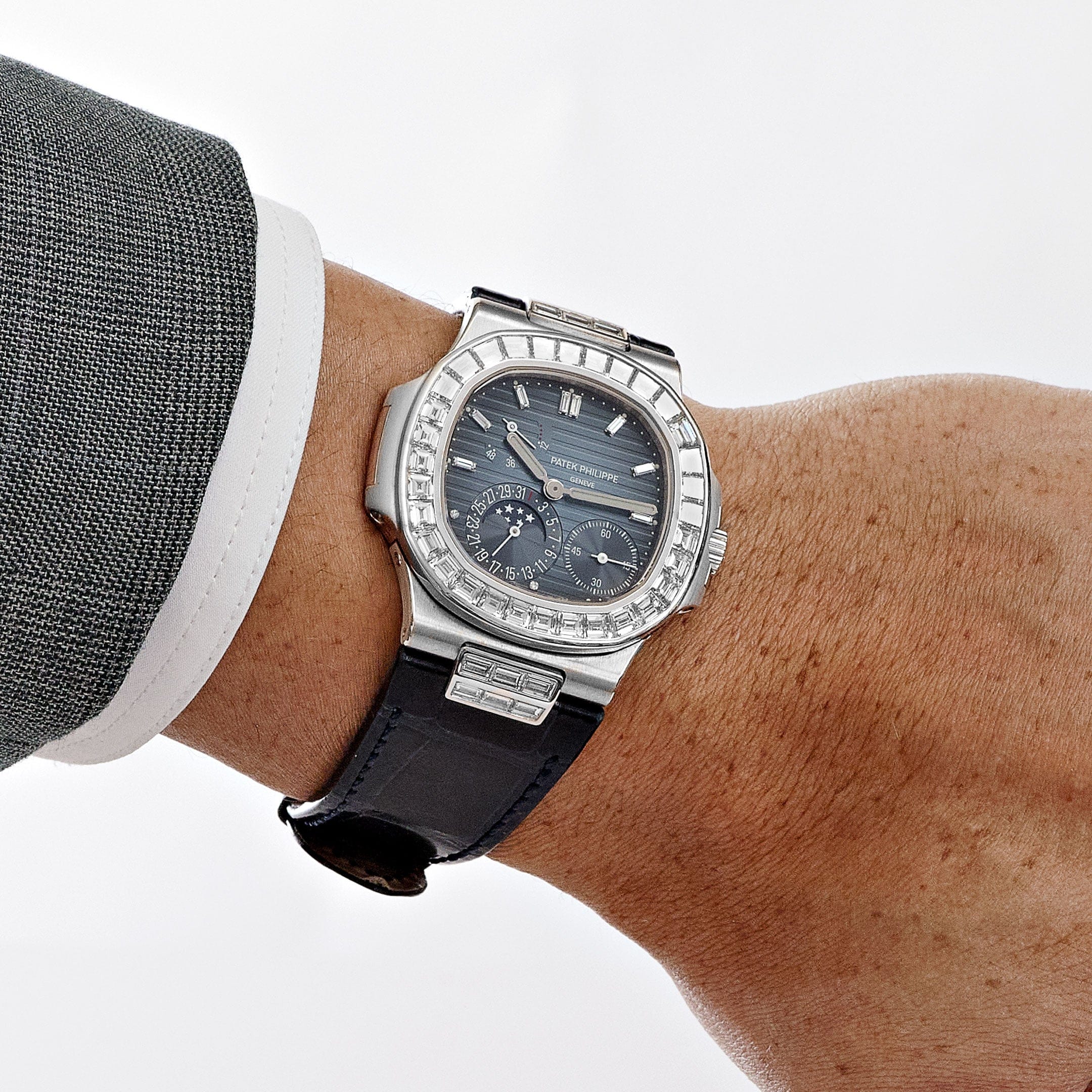 Patek Philippe Nautilus 5724G-001 White Gold Blue Diamond Dial Diamond Bezel (2017)