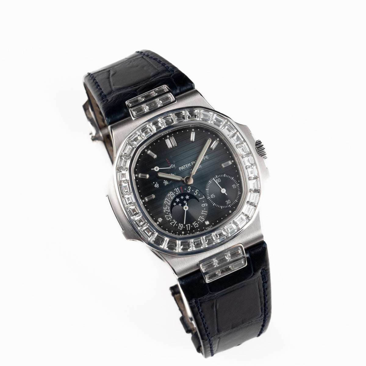 Patek Philippe Nautilus 5724G-001 White Gold Blue Diamond Dial Diamond Bezel (2017)