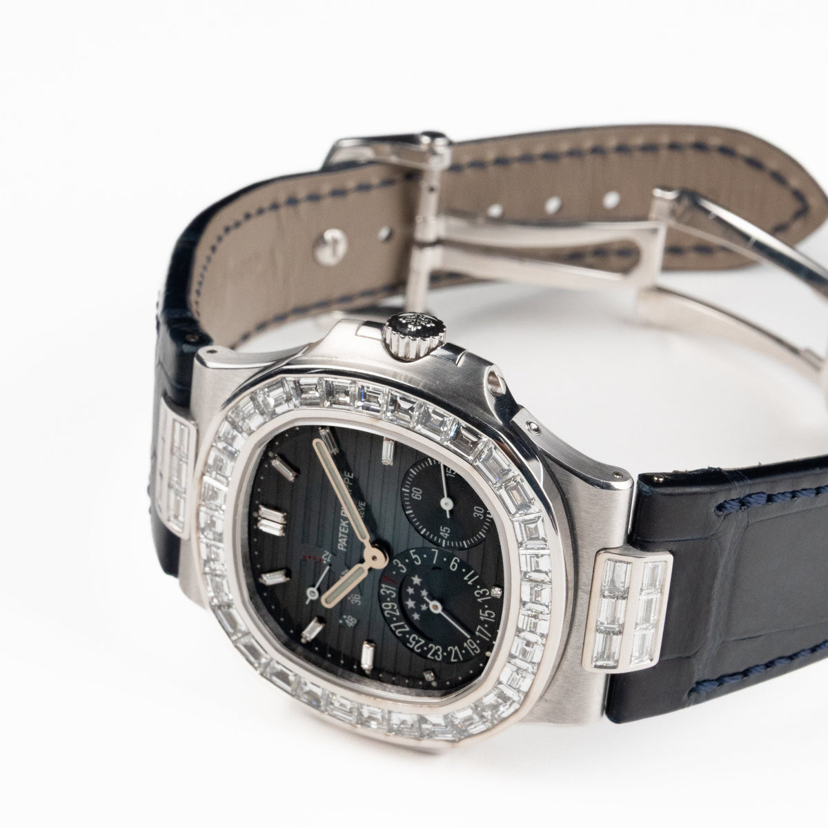 Patek Philippe Nautilus 5724G-001 White Gold Blue Diamond Dial Diamond Bezel (2017)