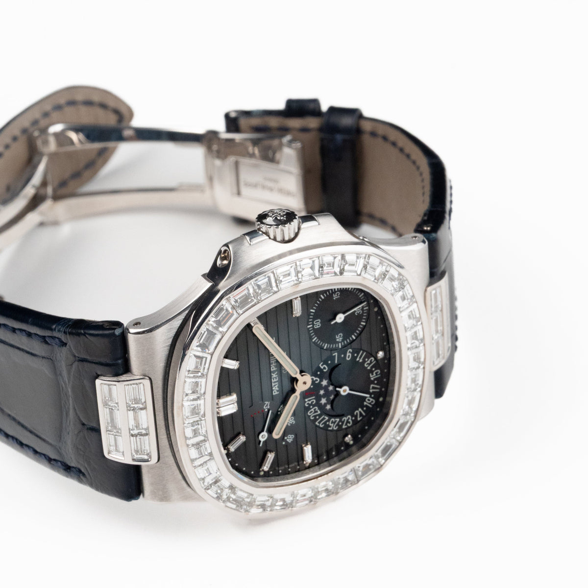 Patek Philippe Nautilus 5724G-001 White Gold Blue Diamond Dial Diamond Bezel (2017)