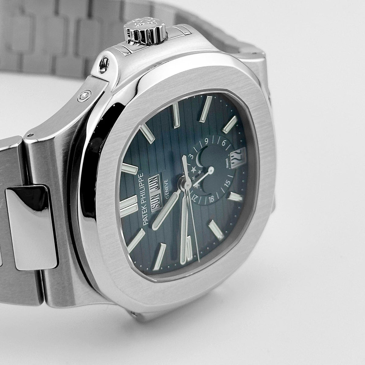 Patek Philippe Nautilus 5726/1A-014 Annual Calendar Stainless Steel Blue Dial (2022)
