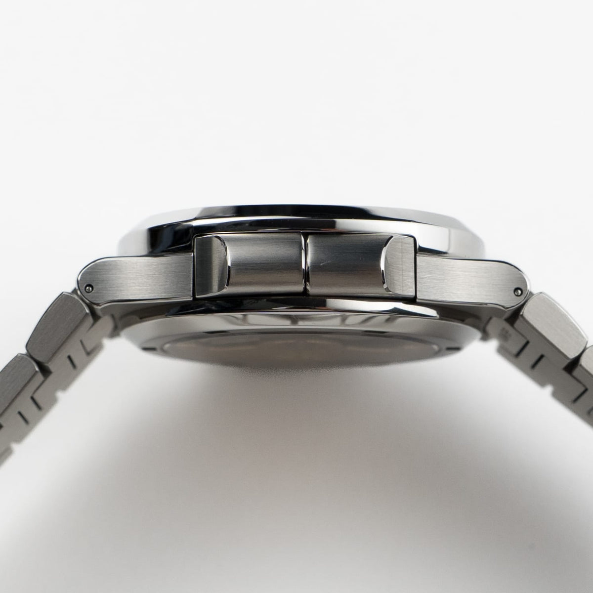 Patek Philippe Nautilus 5990/1A-001 Travel Time Chronograph (2018)