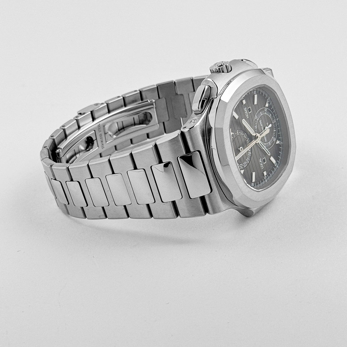 Patek Philippe Nautilus 5990/1A-001 Travel Time Chronograph (2018)