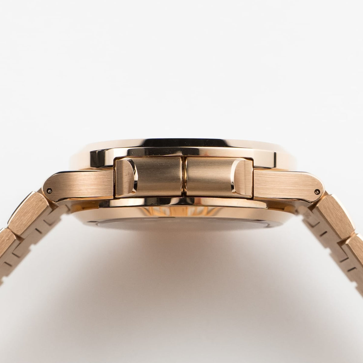 Patek Philippe Nautilus 5990/1R-001 Travel Time Flyback Chronograph Rose Gold Blue Dial (2024)