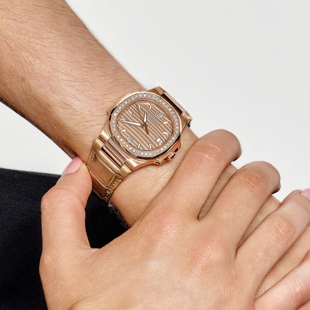 Patek Philippe Nautilus 7010R-012 'Ladies' Quartz Rose Gold Diamond Bezel